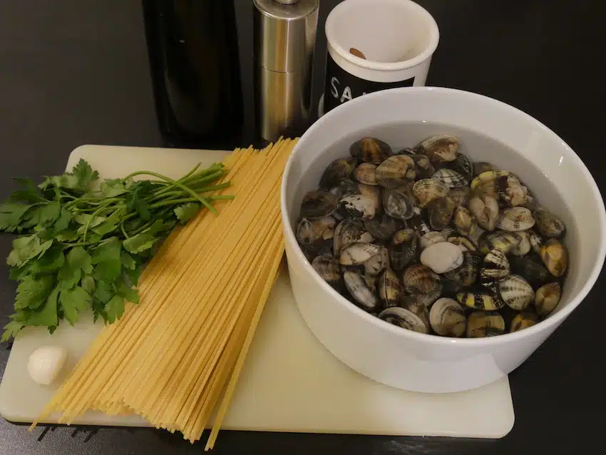 Zutaten für Spaghetti alle Arselle
