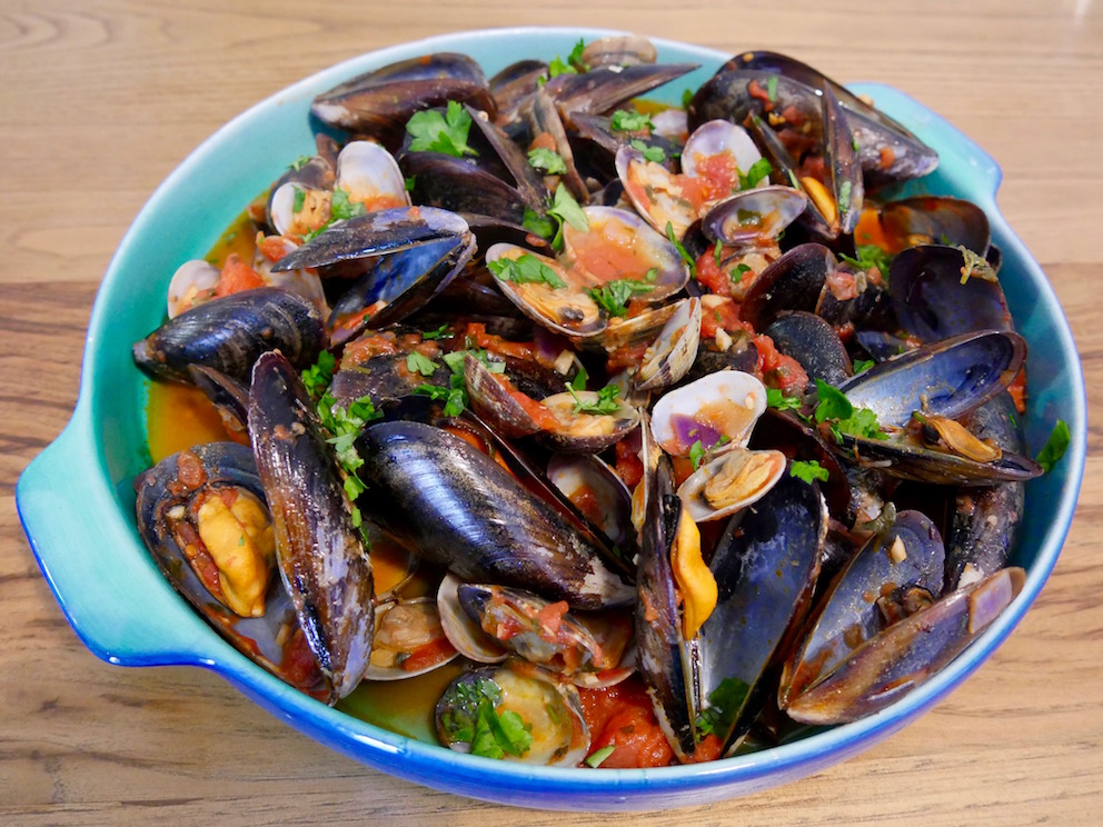 Zuppa di Cozze (e Arselle) – Miesmuscheln (und Venusmuschel) mit ...