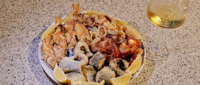 Fritto misto alla sarda – Frittierte Fische und Meeresfrüchte auf sardische Art
