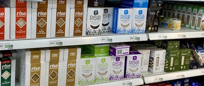 In jedem Supermarkt auf der Insel ist die Auswahl ein wenig anders, aber Reis aus Sardinien spielt immer eine große Rolle.