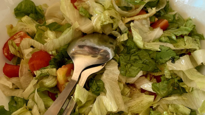 Salat Olivenöl reduziert Keime