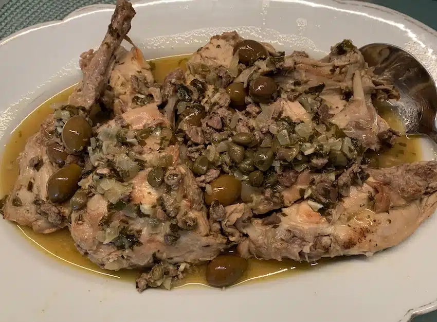Kaninchen mit Essig und Kapern / coniglio a suchittu